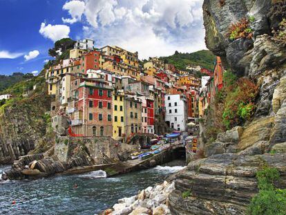 Vista de Riomaggiore, pueblecito costero de la regi&oacute;n de la Liguria.