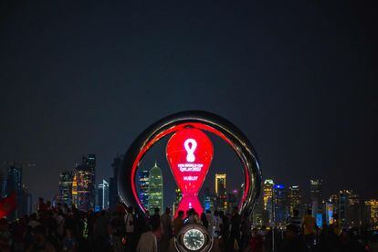 Un reloj marca la cuenta atrás para el inicio del Mundial, en Qatar.