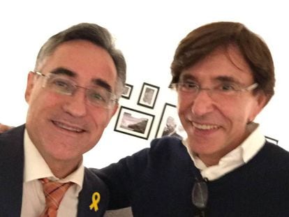 El selfie de la discordia entre el eurodiputado Ramon Tremosa y el ex primer ministro belga Elio di Rupo.