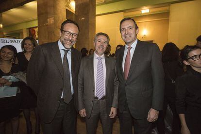 De izquierda a derecha: Narcis De Carreras, Country Manager de Gas Natural en México, Ángel Lárraga, presidente de Gas Natural Fenosa, y Luis Fernández-Cid, embajador de España en México.