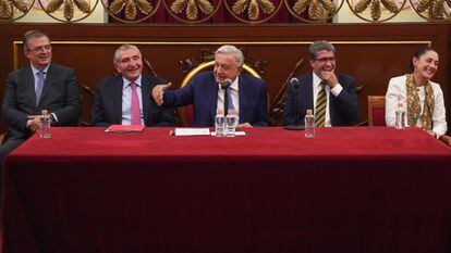 Andrés Manuel López Obrador (al centro), junto a los aspirantes presidenciales: Marcelo Ebrard, Adán Augusto López, Ricardo Monreal y Claudia Sheinbaum