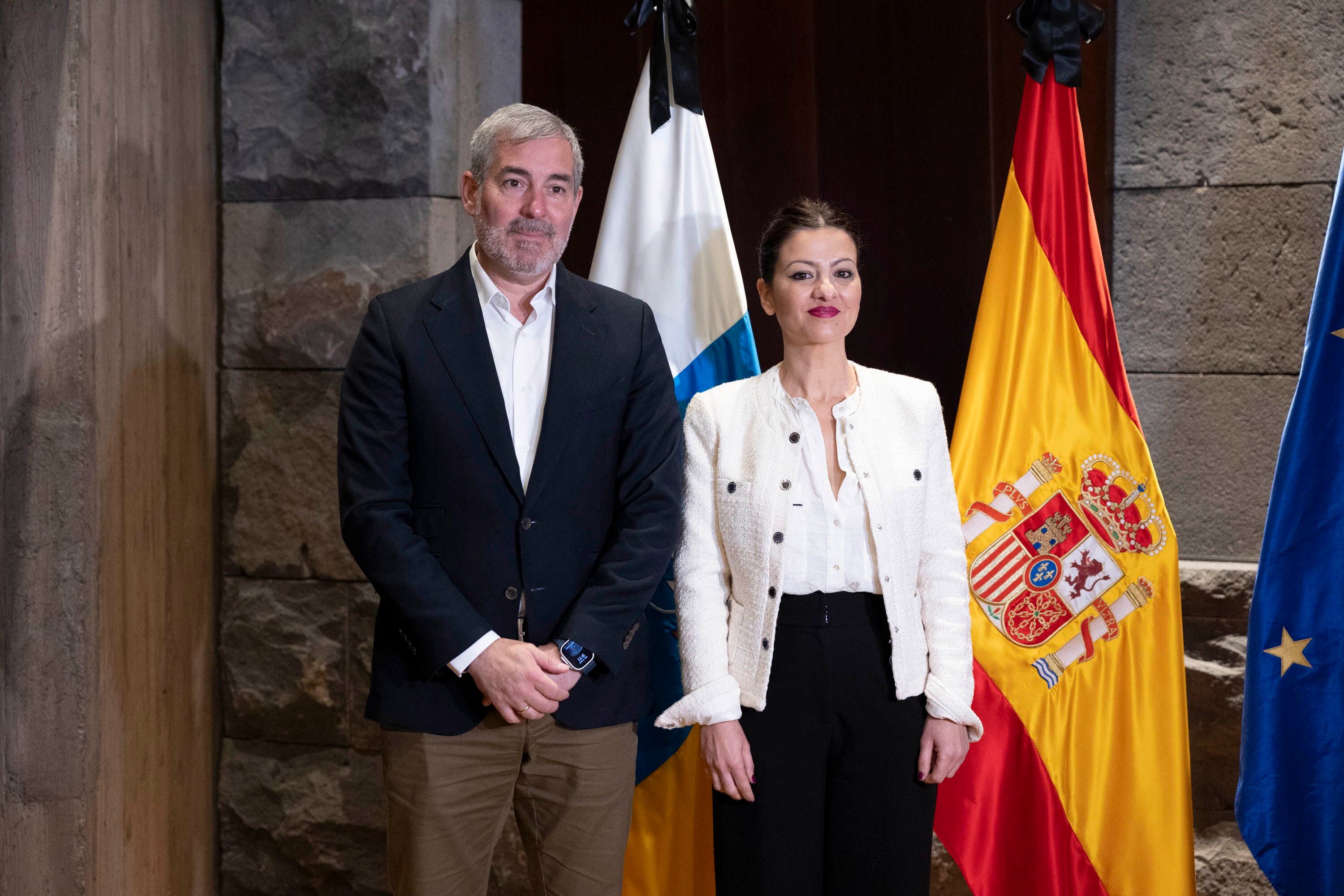 El presidente de Canarias, Fernando Clavijo, y la ministra de Juventud e Infancia, Sira Rego, este miércoles en la sede del Gobierno en Santa Cruz de Tenerife. 