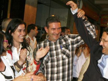 Conde Roa y Paula Prado celebrando la victoria electoral 