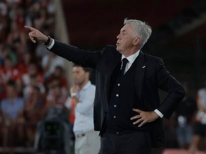 Carlo Ancelotti durante el partido entre el Real Madrid y el Almería el pasado domingo en la primera jornada de Liga.