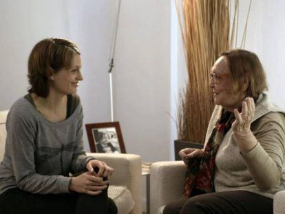 Luna Pindado i Diana Garrigosa en un fotograma del documental.