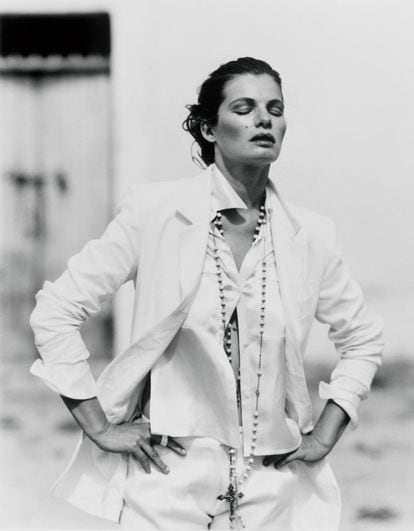 One of the images from the '40+1' exhibition: the model Cordula Reyer, photographed by Mikael Jansson for Roberto Verino.