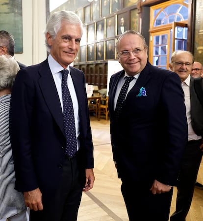 Adolfo Suárez Illana (a la izquierda), exdiputado del PP, y Antonio Miguel Carmona, exparlamentario socialista.