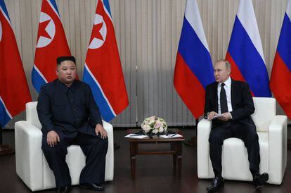 Kim y Putin en Vladivostok, en su primera cumbre bilateral.