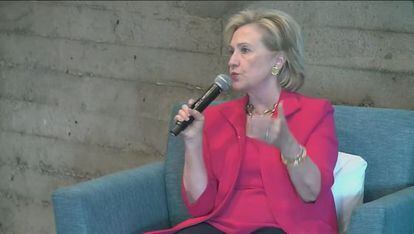 Hillary Clinton durante el turno de preguntas en Twitter.