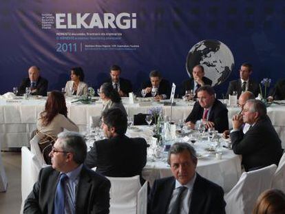 Reunión de empresarios en la asamblea anual de Elkargi, en el Kurssal de San Sebastián.