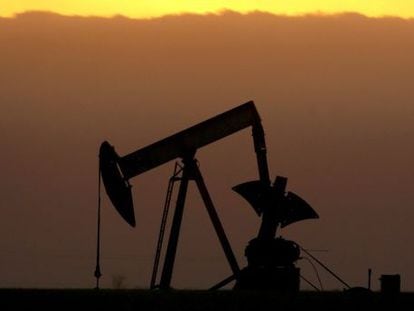 Goldman prevé un desplome del petróleo para fin de año