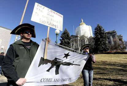 Las personas proarmas celebran el primer 'Appreciation Gun Day' en Estados Unidos.