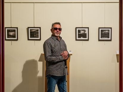 El fotógrafo Jose Manuel Magano en la inauguración de su exposición 'Mucho por ver'.