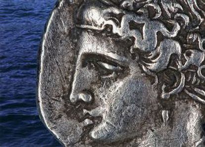 Fracción de Empúries acuñada en el siglo IV a.C. con la cabeza posiblemente de la diosa Artemisa, la gran diosa de los Foceos, fundadores de la única colonia griega de la Península Ibérica.