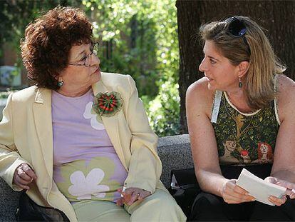 Natacha Seseña (a la izquierda) y Beatriz Hernanz, ayer en la Residencia de Estudiantes.