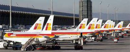 Aviones de Iberia en el aeropuerto de Barajas. La compañía española decidió hace tres meses fusionarse con British Airways.