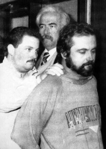 La polic&iacute;a uruguaya detiene a Mikel Iba&ntilde;ez Oteiza en 1992 en Montevideo.