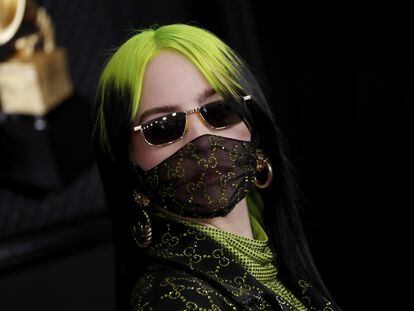 Billie Eilish, en la gala de los Grammy en enero pasado, con una mascarilla ornamental de Gucci.