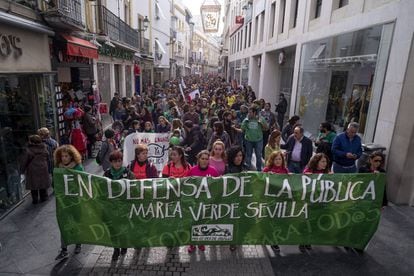 Manifestación en defensa de la educación pública, hoy en Sevilla.