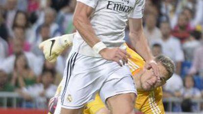 Bale, en el momento de marcar.