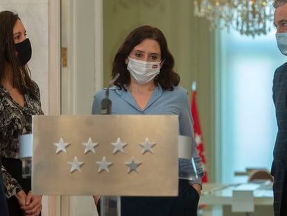 La presidenta de la Comunidad de Madrid, Isabel Díaz Ayuso, finaliza una rueda de prensa en la sede regional, tras el anuncio de elecciones para el próximo 4 de mayo.