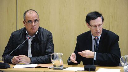 El consejero de Hacienda y Finanzas, Ricardo Gatzagaetxebarria junto al portavoz del PNV, Joseba Egibar. 