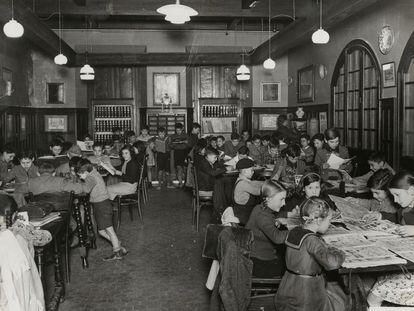 La Sala de Lectura para niños que el Archivo Histórico de Barcelona abrió durante los primeros seis meses de la Guerra Civil en la Casa de l'Ardiaca. / CARLOS PÉREZ DE ROZAS / ARCHIVO HISTÓRICO