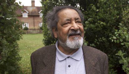 El escritor V.S. Naipaul en 2001.