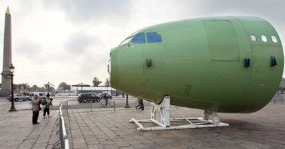 La cabina del nuevo avión de transporte A400, en la feria aeronáutica de París.