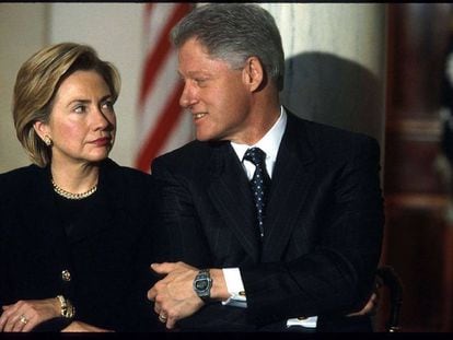 Si las miradas matasen.. Hillary y Bill Clinton fotografiados en enero de 1999, en medio del escándalo Lewinsky.