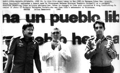 Ochoa, a la derecha, en Managua en 1985.