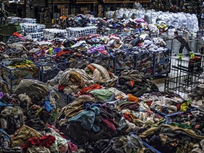 Fábrica de reciclaje textil cercana a Barcelona en la que se gestionan unas 10.000 toneladas de ropa al año.