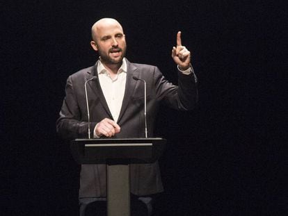 Jordi Graupera durante su conferencia en el teatro Victòria.