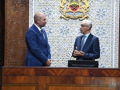 Rachid Talbi Alami, presidente del Parlamento de Marruecos, conversa con su homólogo israelí, Amir Ohana, el 8 de junio en Rabat.
