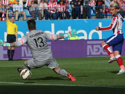 El arbitro asistente anula el gol de Griezmann 