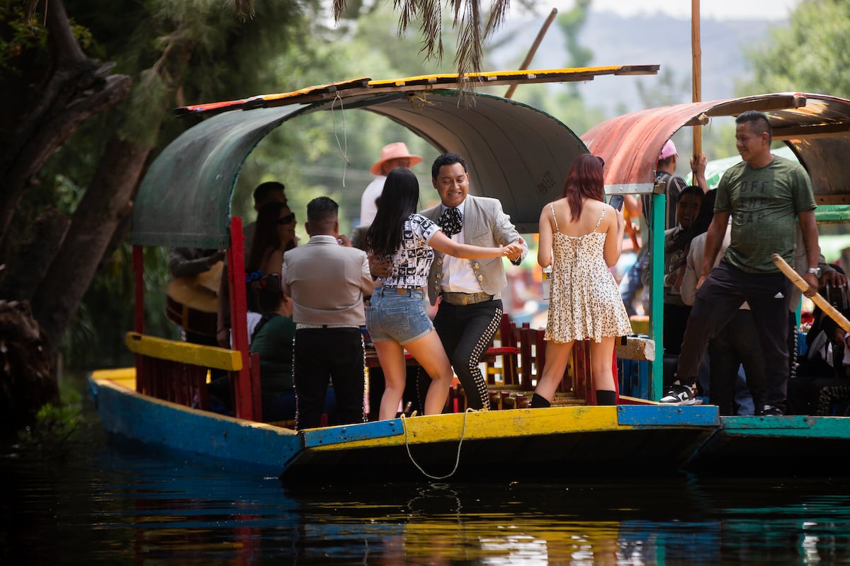 Peleas, estafas y acusaciones de mafia organizada enturbian la fama de los canales de Xochimilco