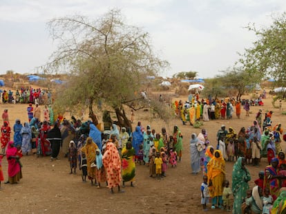 Mujeres sudanesas desplazadas en el campo de refugiados de Zam Zam, en Darfur, en 2004.