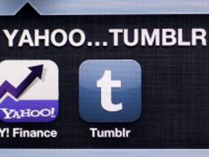 Logotipos de Yahoo y Tumblr en la pantalla de un tel&eacute;fono m&oacute;vil. 