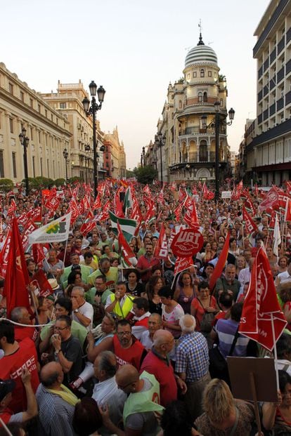 La manifestacion en Sevilla desborda las calles