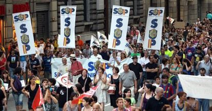 Manifestación en la Via Laietana contra los recortes de Rajoy celebrada este jueves.