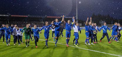 Los jugadores de Islandia celebrando la clasificación para la Euro.
