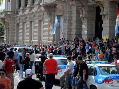 Protesta de polic&iacute;as en Santa Fe (Argentina).
