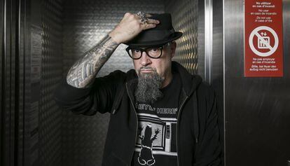 Cesar Strawberry, líder del grupo Def con dos.