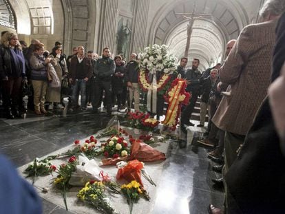 Tumba de Franco en el 43º aniversario de su muerte.