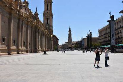 Plaza frente a la Basílica del Pilar el pasado viernes a mediodía.