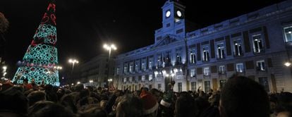 Miles de personas en el ensayo nocturno de las campanadas.