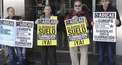 Integrants d'Adicae Castella i Lleó es manifesten a Valladolid per demanar a Europa la retroactivitat total de les clàusules sòl.