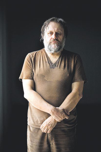 <b>Slavoj &#142;i&#158;ek, un guía intelectual de hoy que se moja ante el futuro.</b>