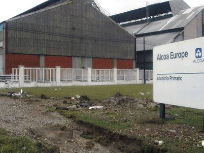 FOTO: Una de las plantas de Alcoa, ubicada en Avilés (Asturias). / VÍDEO: Declaraciones de Juan Carlos López, presidente del Comité de empresa de Alcoa.