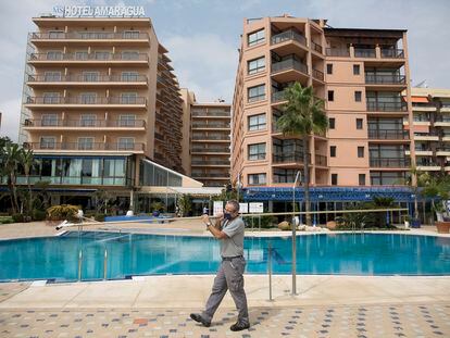 Un trabajador de un hotel de Torremolinos cerrado por la crisis del coronavirus, el 17 de septiembre.